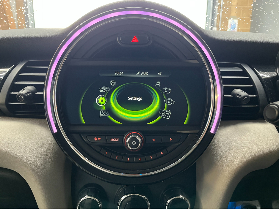 2017 MINI Cooper D - image 20