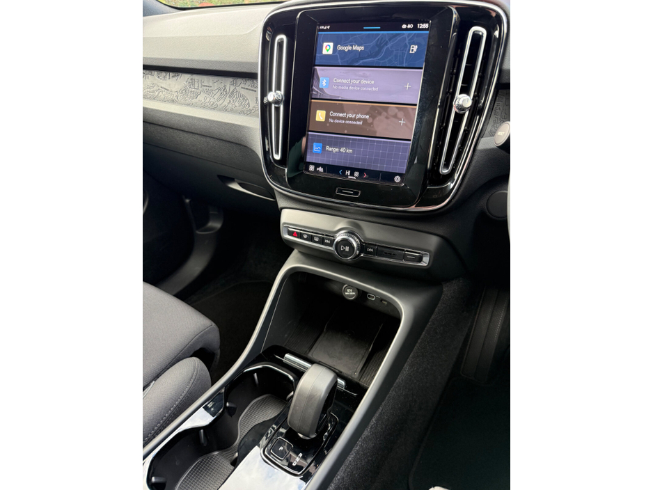 2022 Volvo XC40 - image 12
