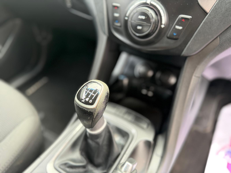 2014 Hyundai Santa Fe - image 14