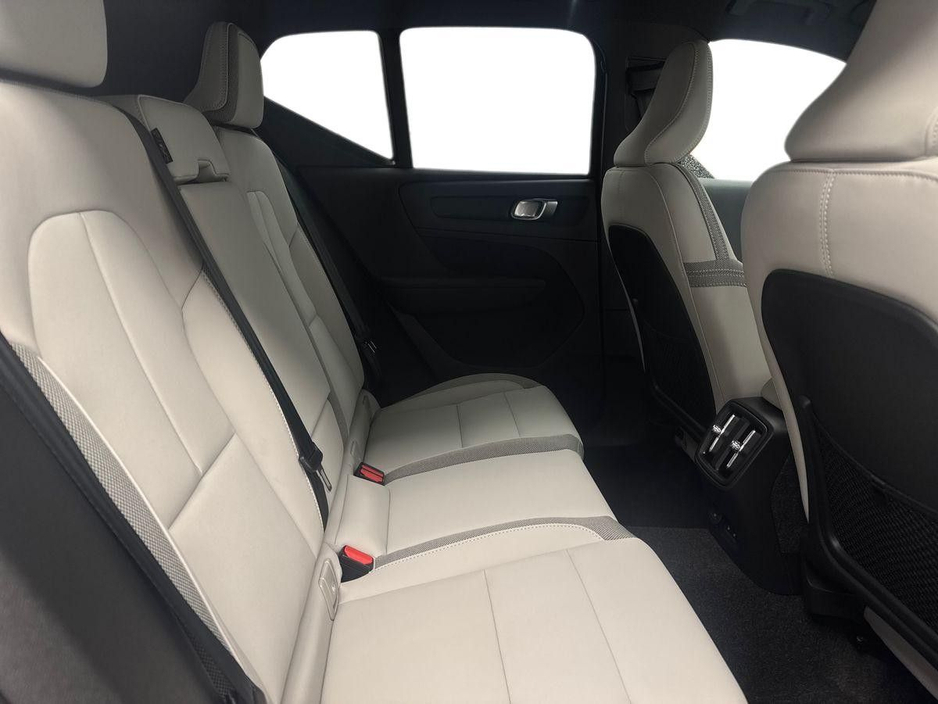 2026 Volvo EX40 - image 10