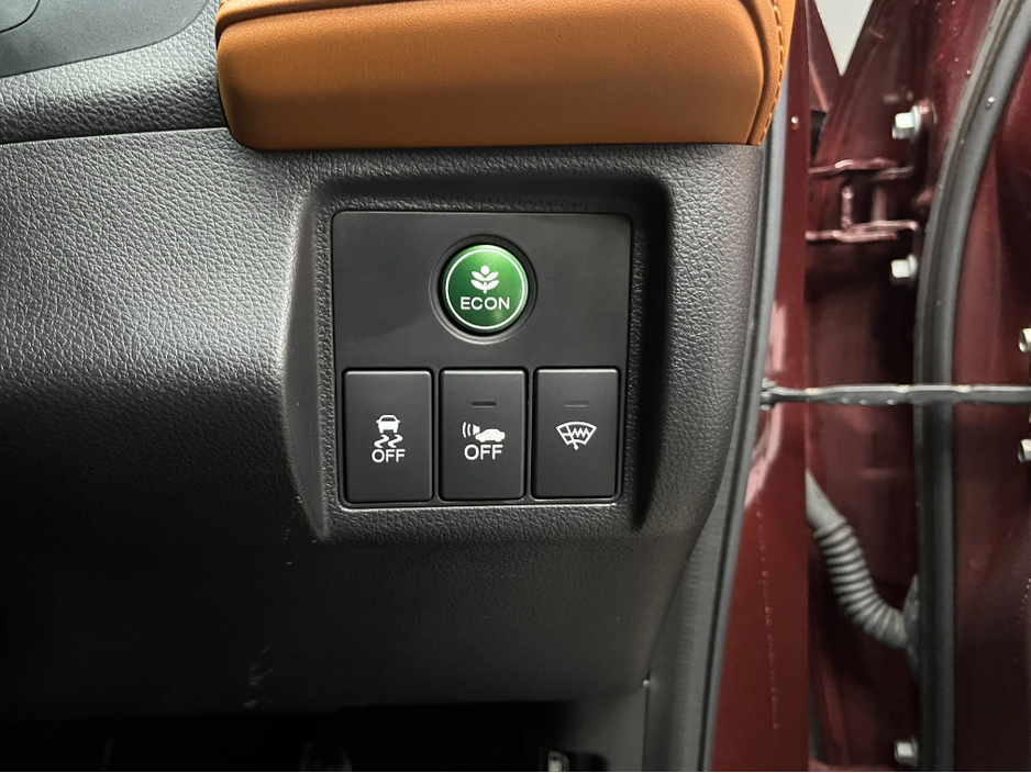 2015 Honda Vezel €15950! 2015 HONDA VEZEL HYBRID Z 1.5 AUTOMATIC / CRUISE CONTROL / REVERSE CAMERA / HEATED SEATS €15,950