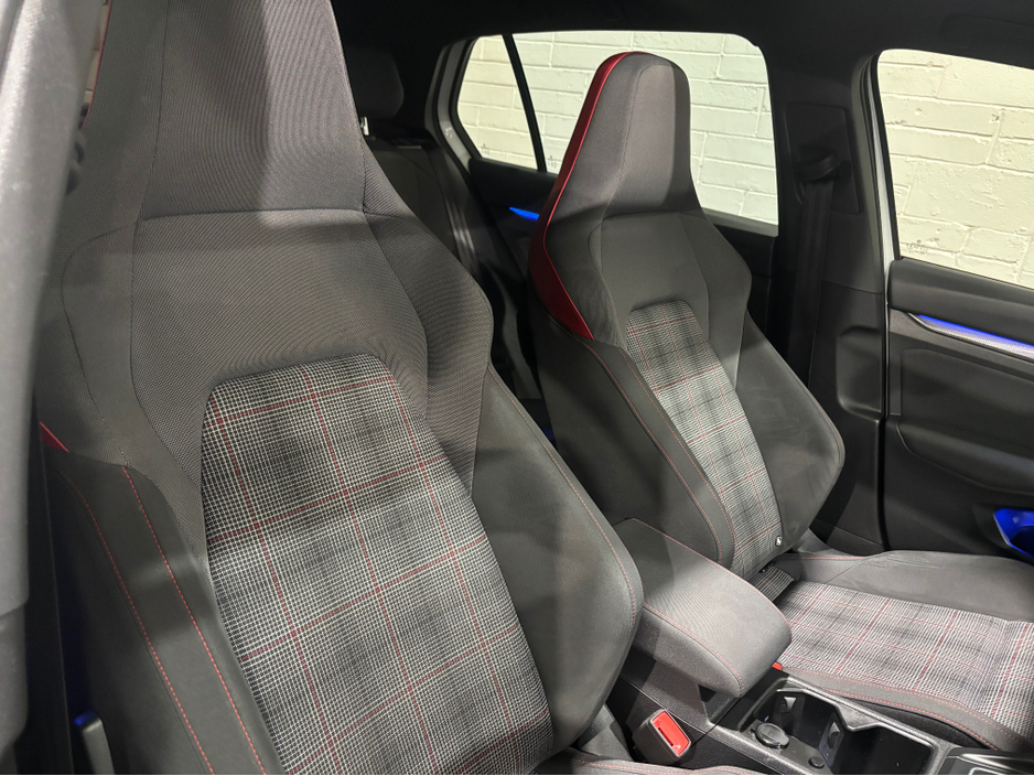 2021 Volkswagen Golf - image 16