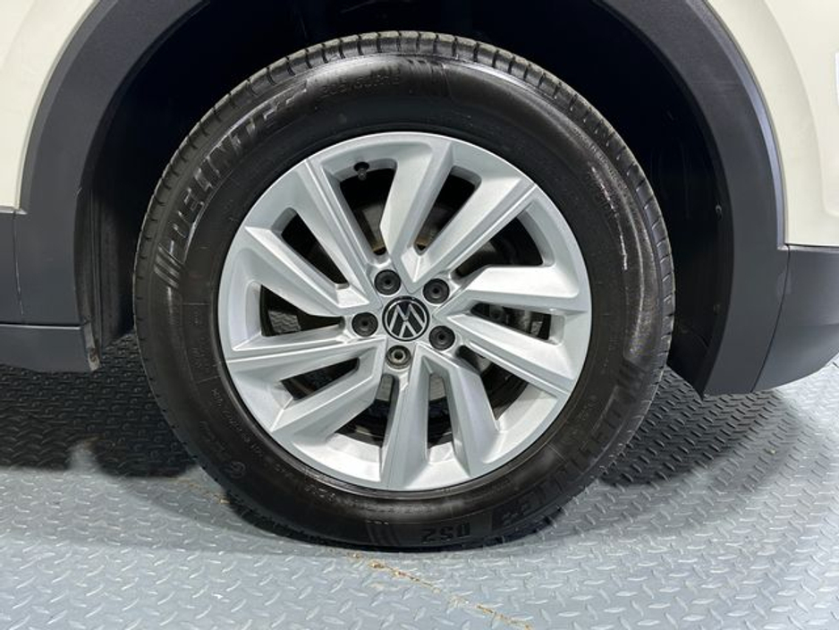 2023 Volkswagen T-Cross - image 24