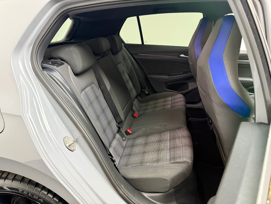 2023 Volkswagen Golf - image 13