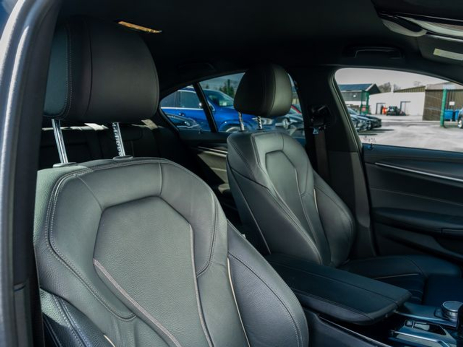 2022 BMW 5 Series - image 15