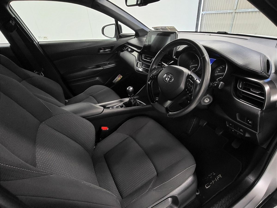 2016 Toyota C-HR - image 6