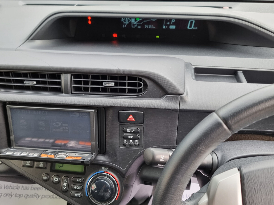 2014 Toyota Aqua - image 15