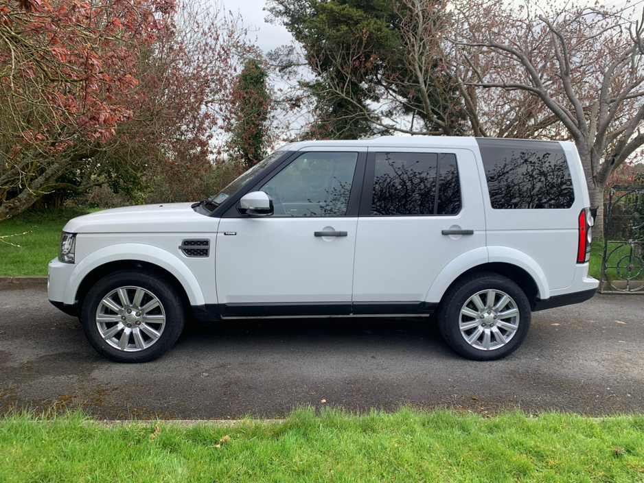 2014 Land Rover Discovery - image 10