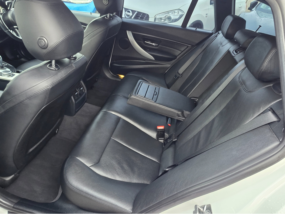 2014 BMW 3 Series - image 14