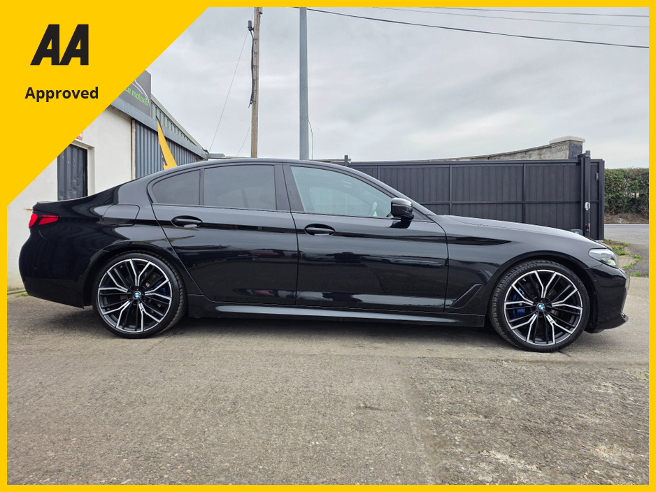 2022 BMW 5 Series - image 9