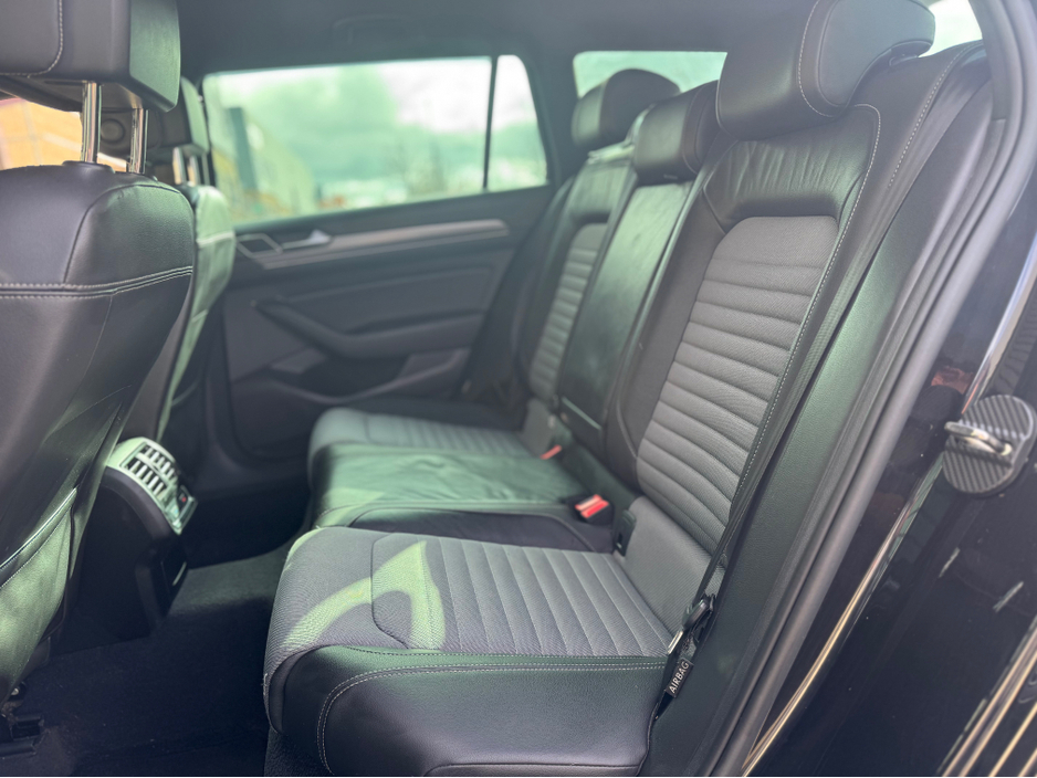 2015 Volkswagen Passat - image 25