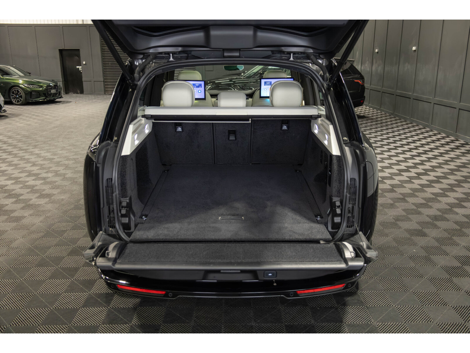 2023 Land Rover Range Rover - image 13