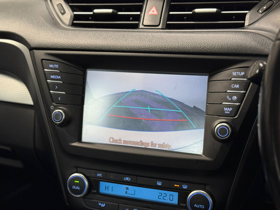 2015 Toyota Avensis - image 9