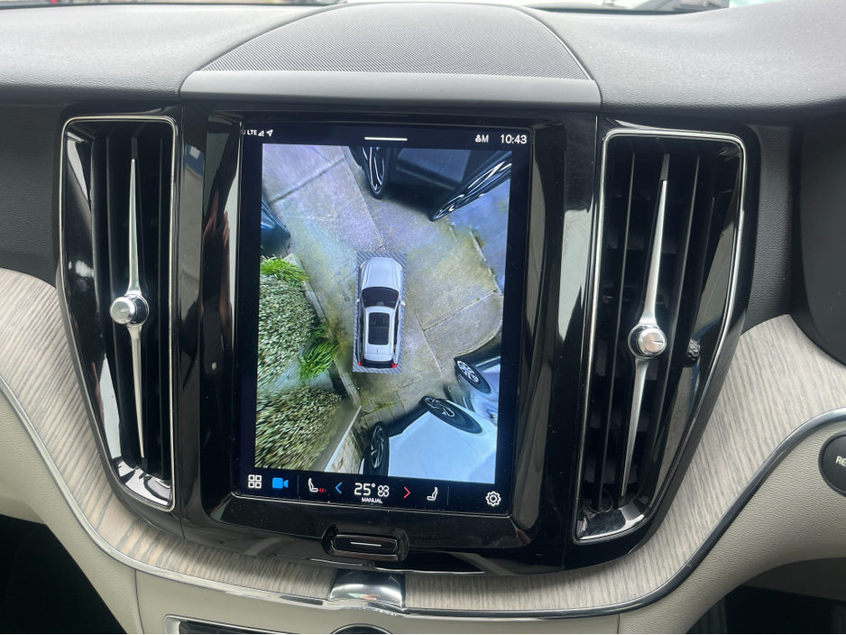 2023 Volvo XC60 T6 PHEV PLUS DARK AWD 2.0 PETROL //PANORAMIC GLASS ROOF//FULL LEATHER HEATED SEATS//ADAPTIVE CRUISE CONTROL//