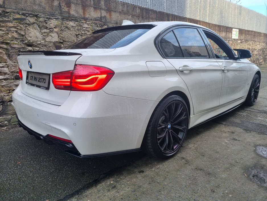 2017 BMW 3 Series 330e M Sport €14,499