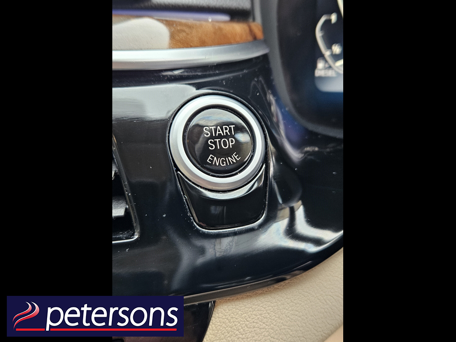 2020 BMW 5 Series - image 25