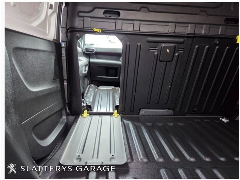 2020 Peugeot Partner - image 8