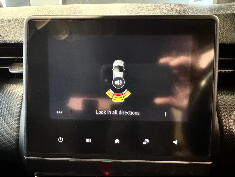 2020 Renault Clio 1.0 ICONIC TCE 100PS 5DR €12,990