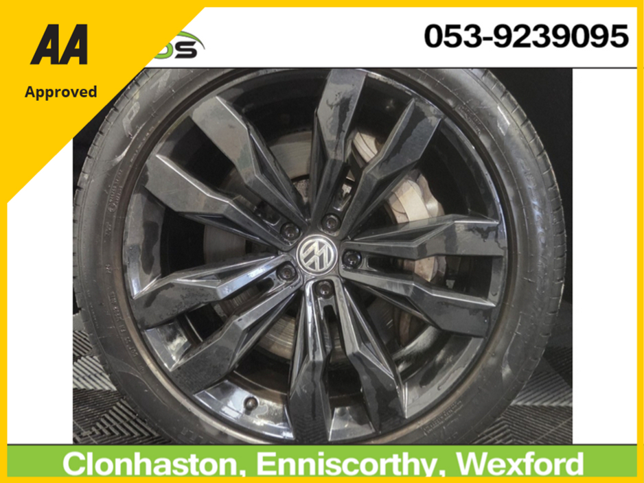 2022 Volkswagen Touareg - image 7