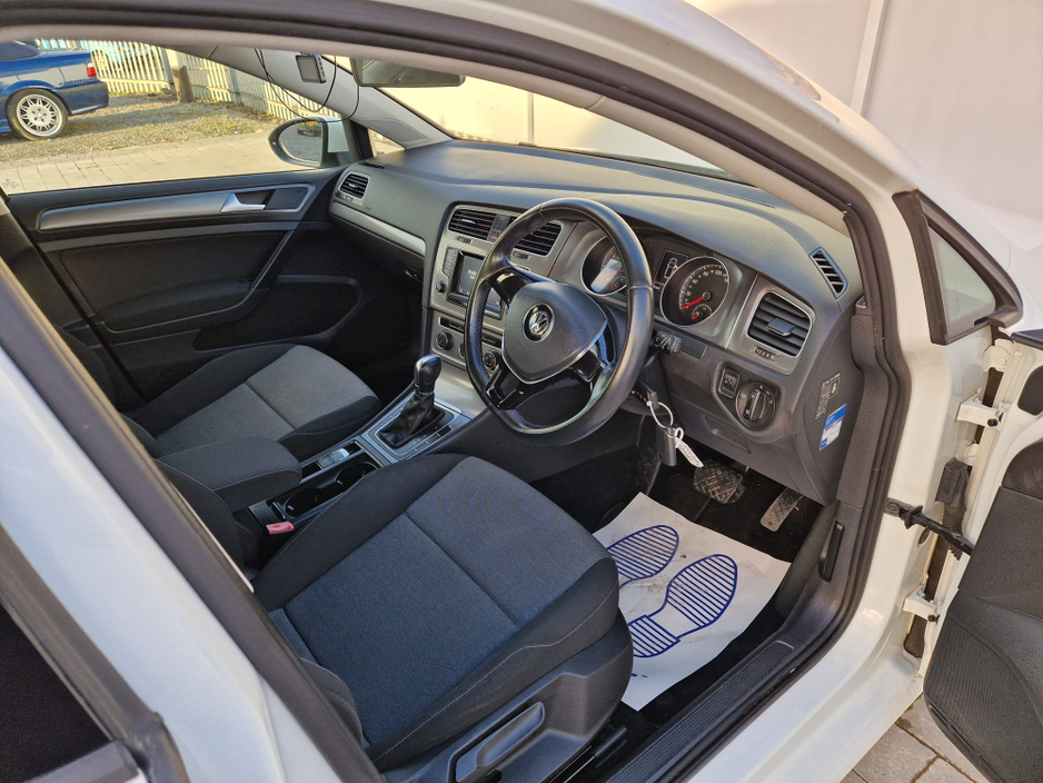 2014 Volkswagen Golf - image 17