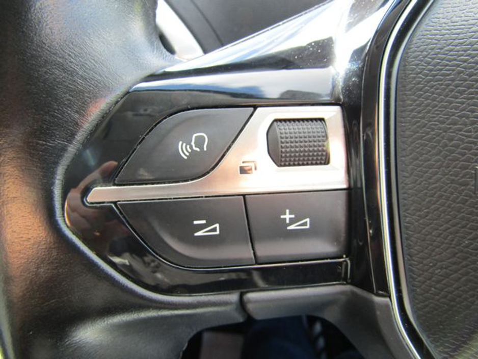 2018 Peugeot 3008 - image 27