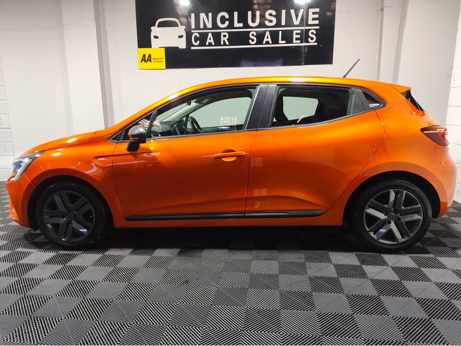 2022 Renault Clio - image 19