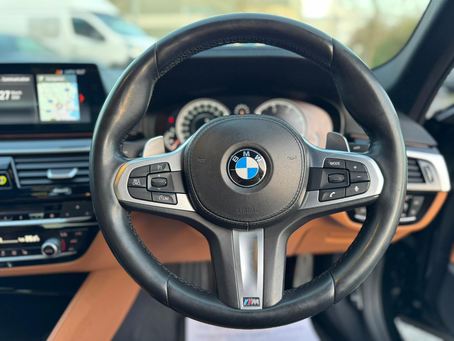 2017 BMW 5 Series - image 11