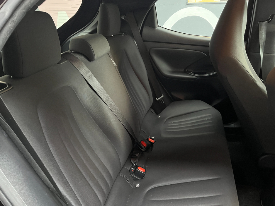 2020 Toyota Yaris - image 10