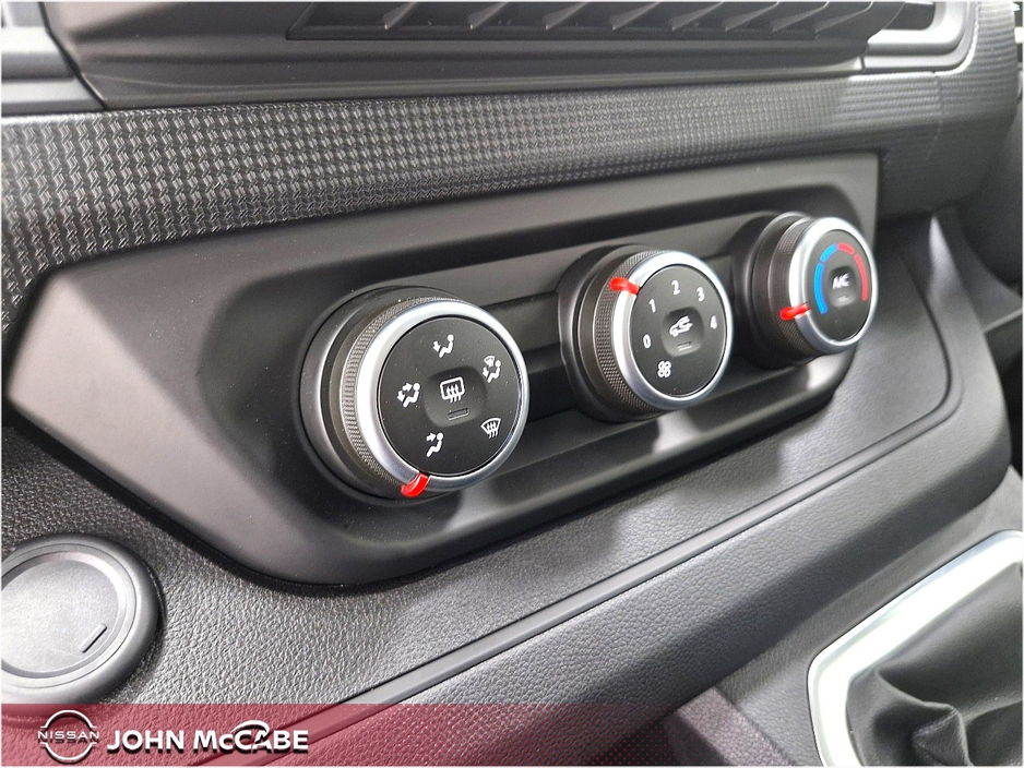 2025 Nissan Primastar - image 25