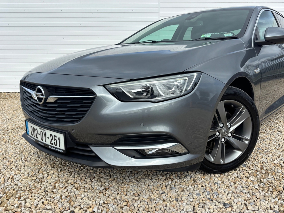 2020 Opel Insignia - image 12