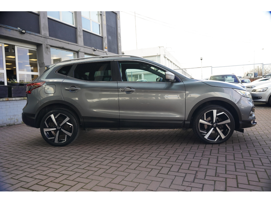 2017 Nissan Qashqai - image 3