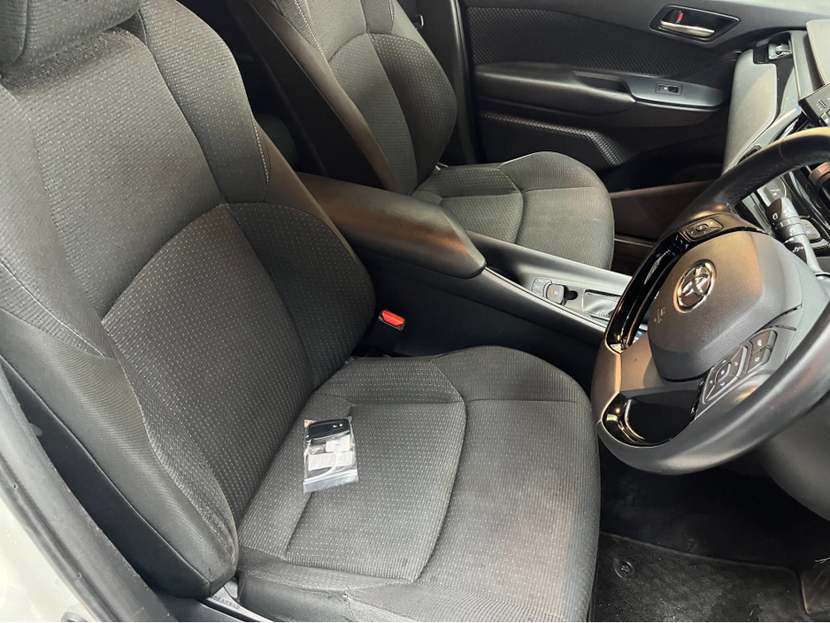 2019 Toyota C-HR - image 9