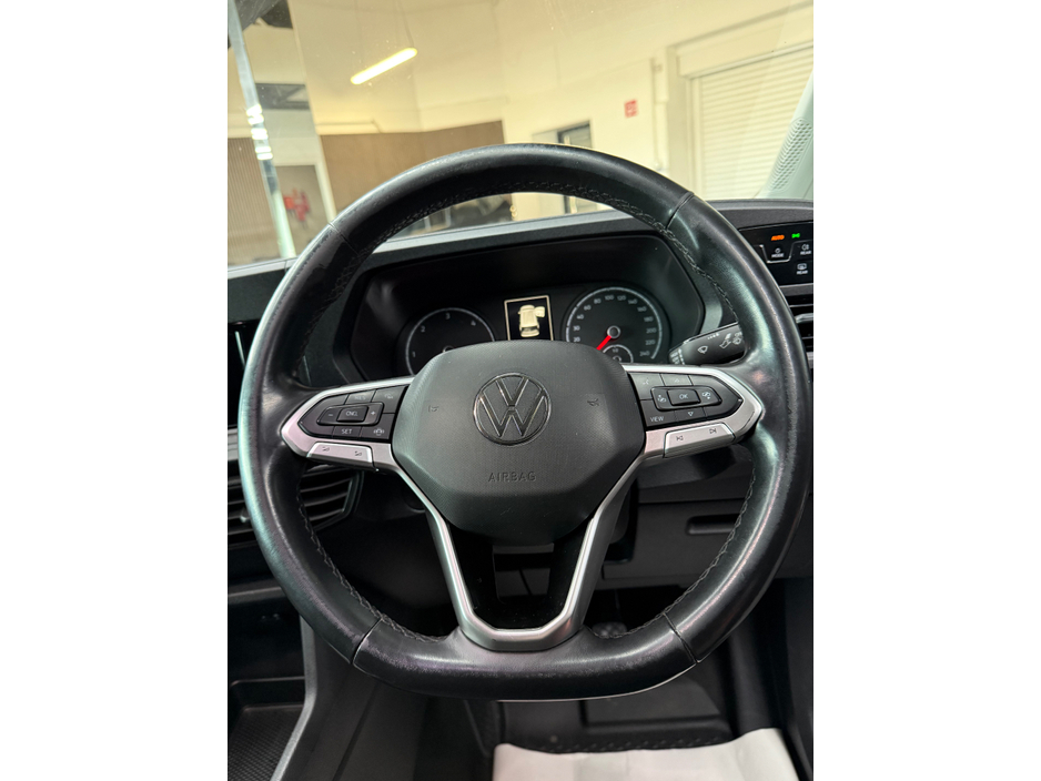 2022 Volkswagen Caddy - image 13