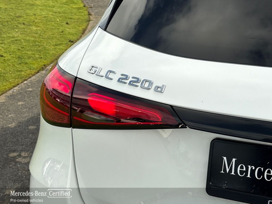 2023 Mercedes-Benz GLC Class - image 9