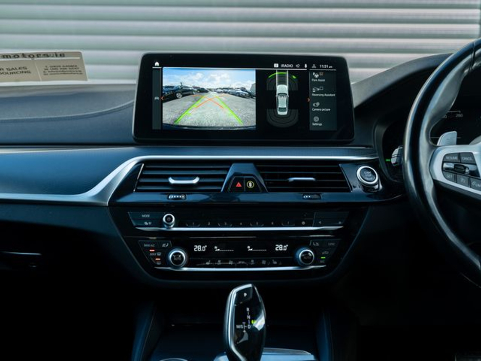 2022 BMW 5 Series - image 11