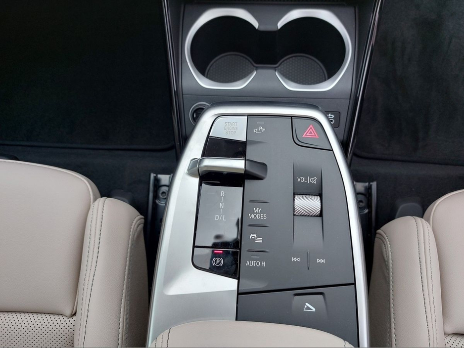 2023 BMW X1 - image 10