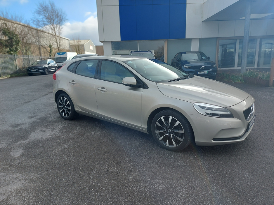 2019 Volvo V40 D3 MOMENTUM ED 5DR €19,950