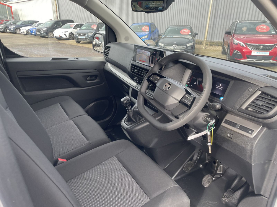 2025 Opel Vivaro - image 12