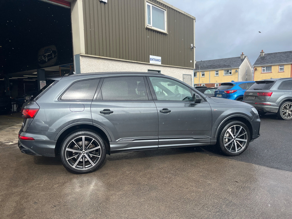2021 Audi Q7 - image 10