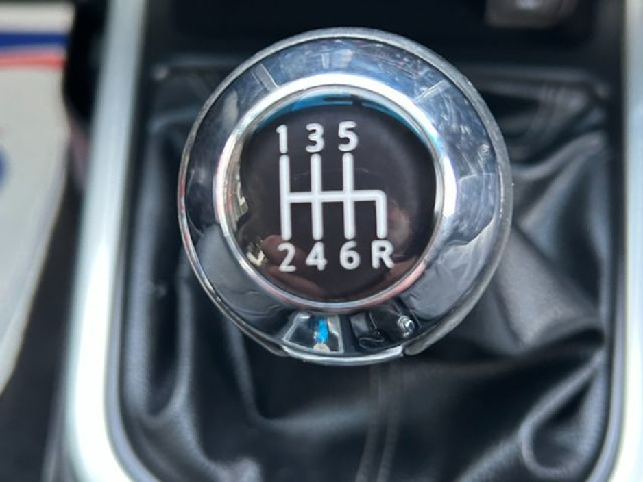 2017 Nissan Navara - image 26