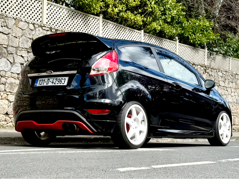 2013 Ford Fiesta - image 11