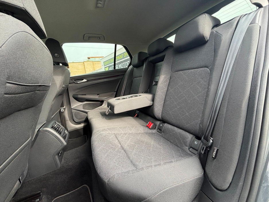 2022 Volkswagen Golf - image 10