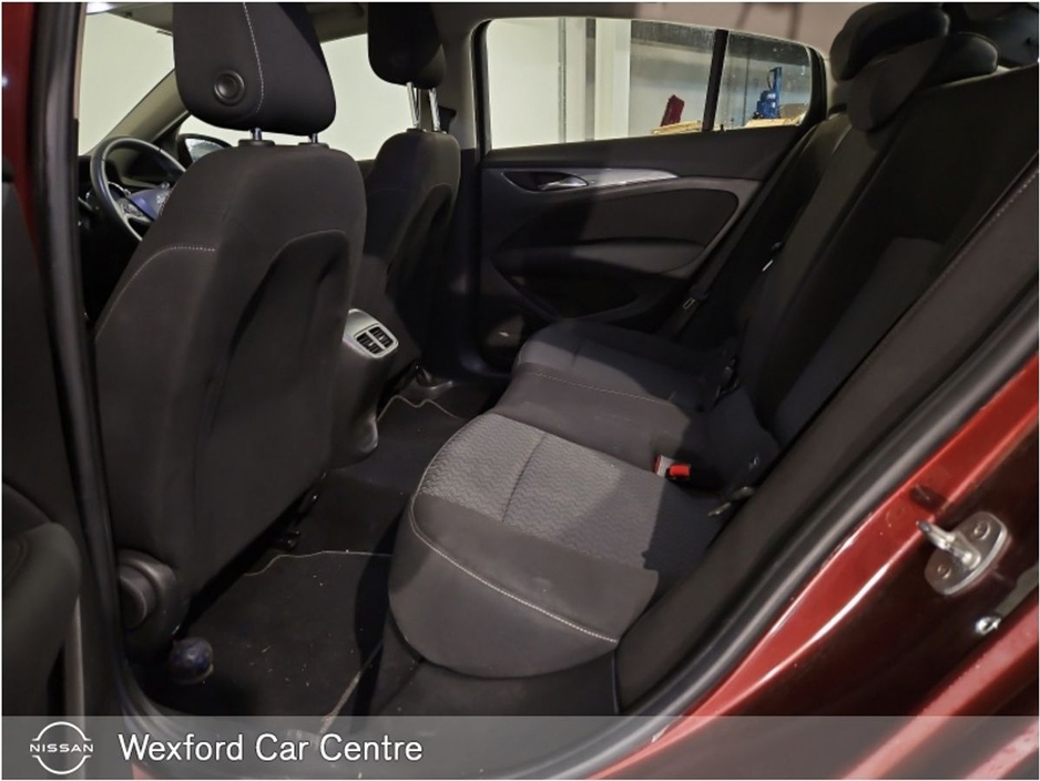 2020 Opel Insignia - image 8