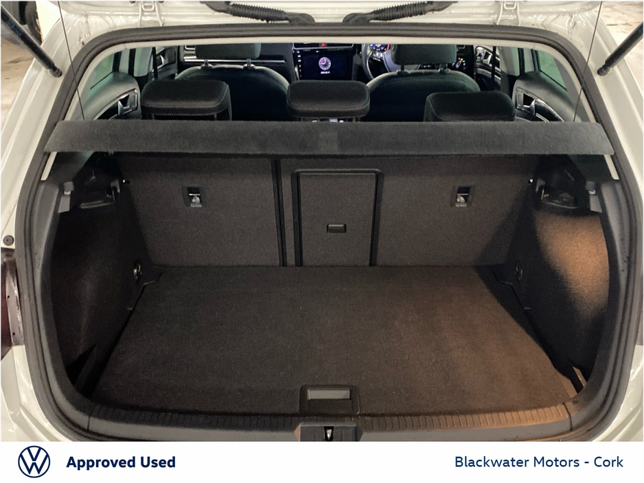 2021 Volkswagen Golf - image 10