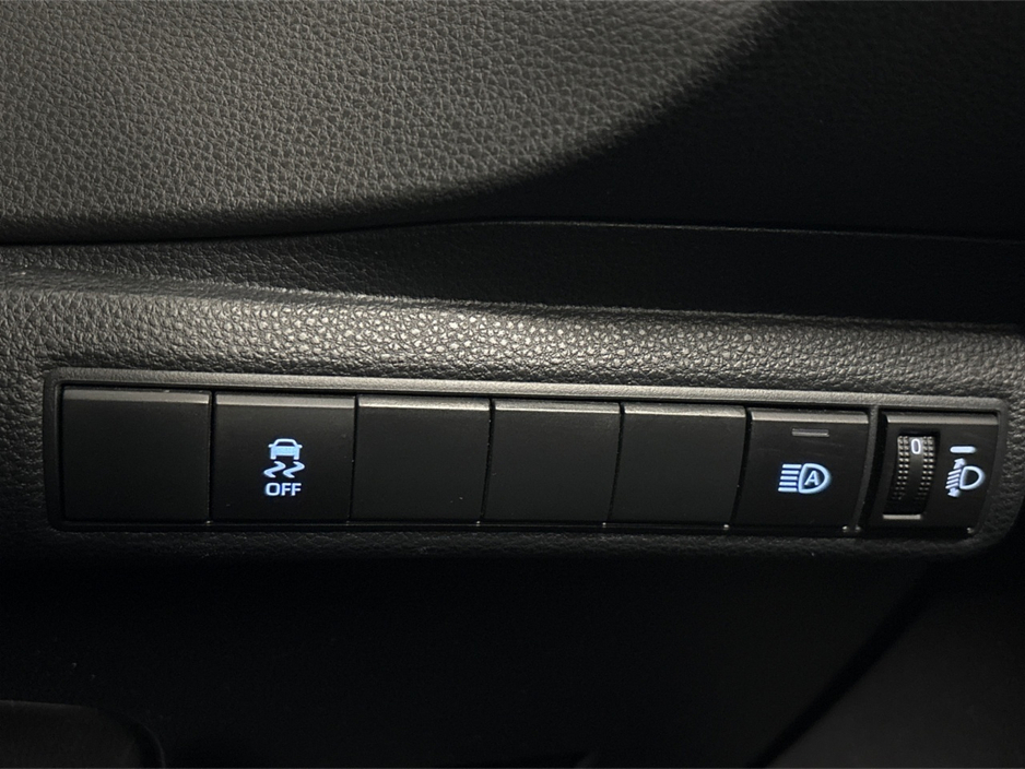 2021 Toyota Corolla HYBRID LUNA**TOUCHSCREEN BLUETOOTH MEDIA**REVERSE CAMERA**PARKING SENSORS**DUAL CLIMATE**CRUISE CONTROL**MULTIFUNCTIONAL STEERING WHEEL**AIR CONDITIONING**ISOFIX**FINACE AVAILABLE** €21,995