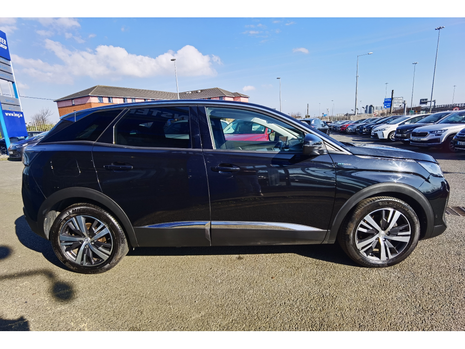 2022 Peugeot 3008 - image 4