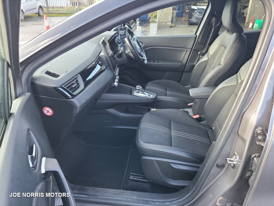 2023 Renault Captur E-TECH ENGINEERED 1.6i HRV AUTO 145HP €27,950