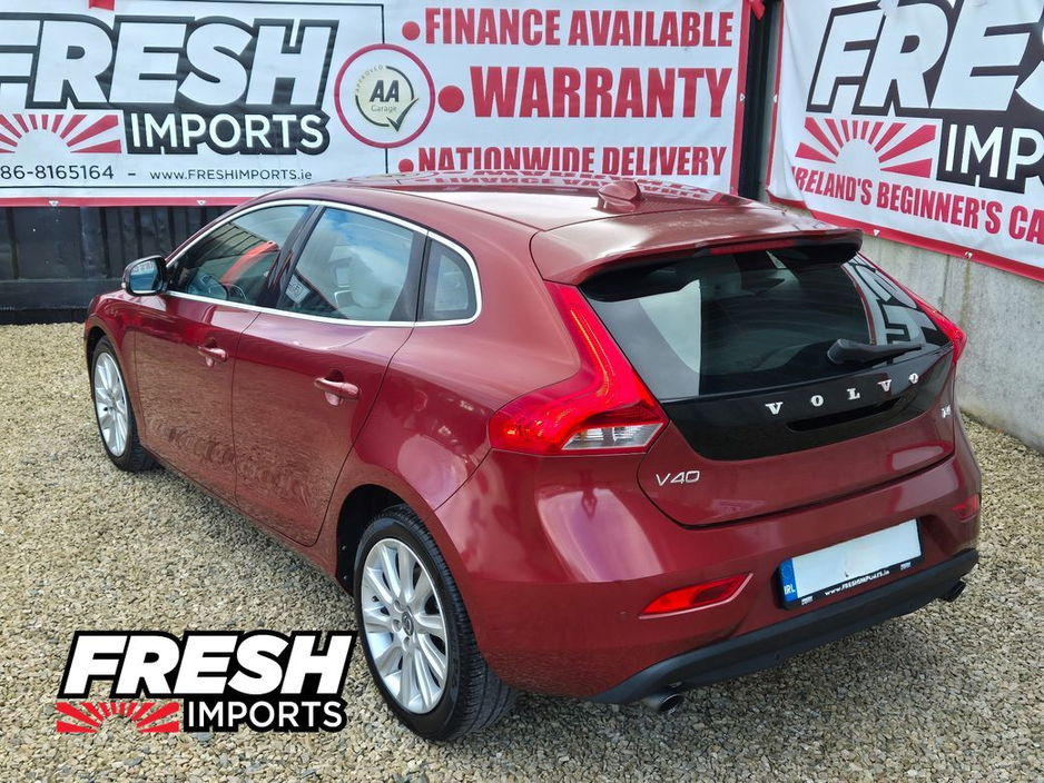 2014 Volvo V40 - image 21