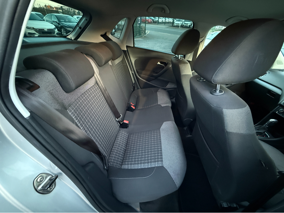 2016 Volkswagen Polo - image 8