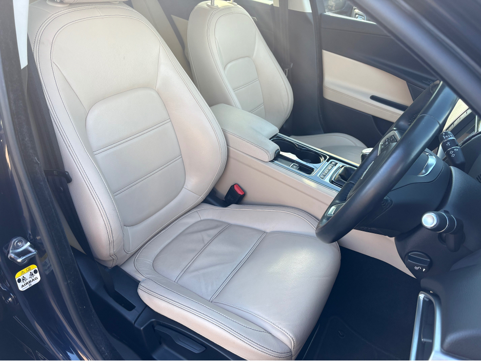 2017 Jaguar XE - image 12